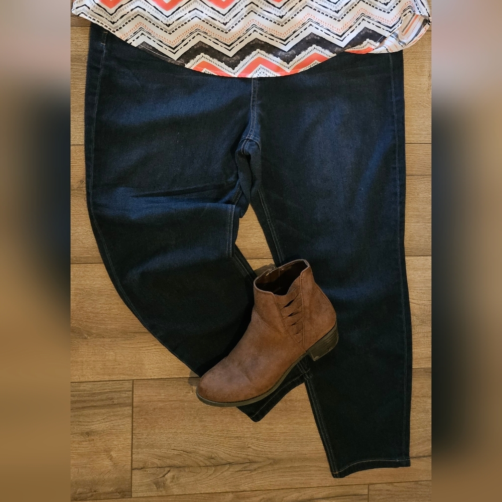 Gently Loved- CELEBRITY BLUES -Reg-Rise Stretch Straight Leg Jeans- Size 24W